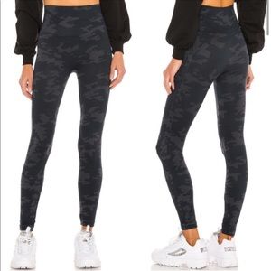 Spanx look at me now seemless camo legging size S New